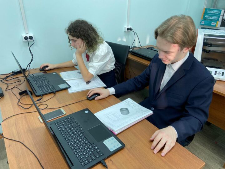 В Иркутской области запустили мобильную лабораторию по робототехнике